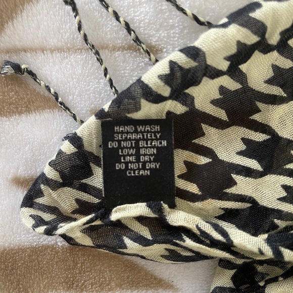 Women’s Black/Cream Scarf - Picture 3 of 4